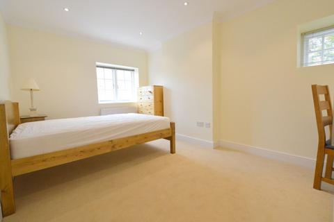 undefined, Edicule Square, Doctrine Apartments, E3