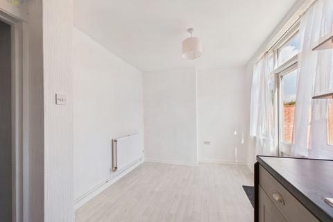 3 bedroom semi-detached house to rent, Perry Wood Road, Birmingham, B42