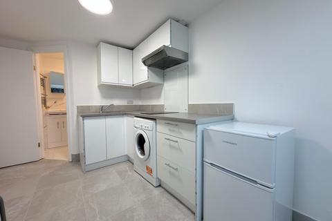 undefined, Lindsay Close, CR