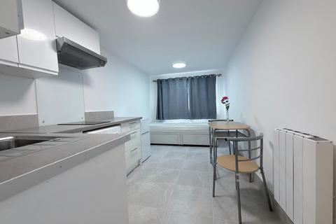undefined, Lindsay Close, CR