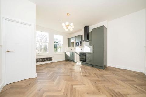 2 bedroom flat for sale, Wyndham Crescent, London N19
