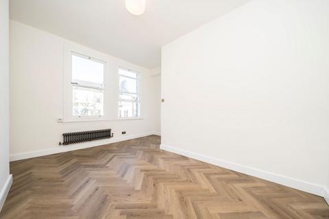 2 bedroom flat for sale, Wyndham Crescent, London N19