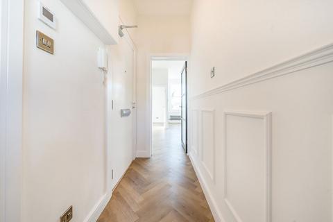 2 bedroom flat for sale, Wyndham Crescent, London N19