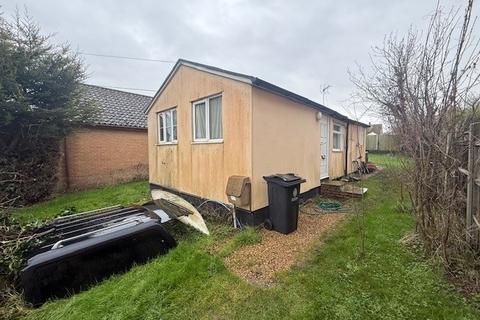 1 bedroom bungalow for sale, Rose Cottage, 55 Oakmead Road, St. Osyth, Essex, CO16 8NW