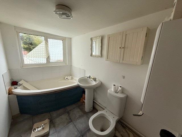 Bathroom 2 jpg