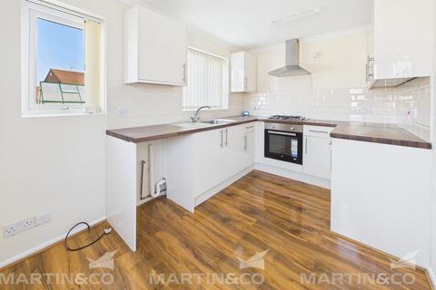 2 bedroom semi-detached house to rent, Broadlands Close, Hatfield