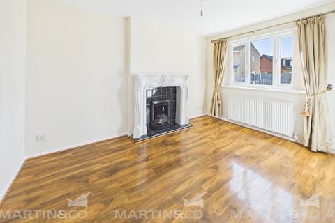 2 bedroom semi-detached house to rent, Broadlands Close, Hatfield