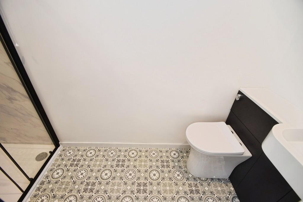064719c2-Ensuite