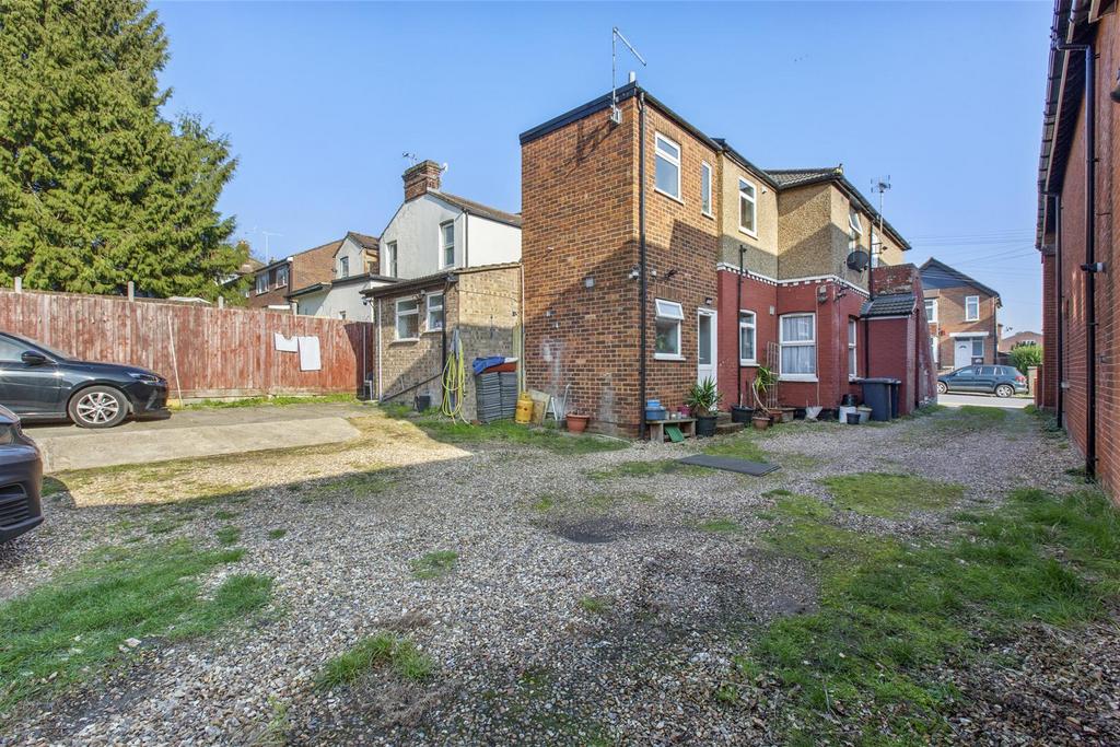 18 A Desborough Park Rd, HP12 3 BQ-9.jpg