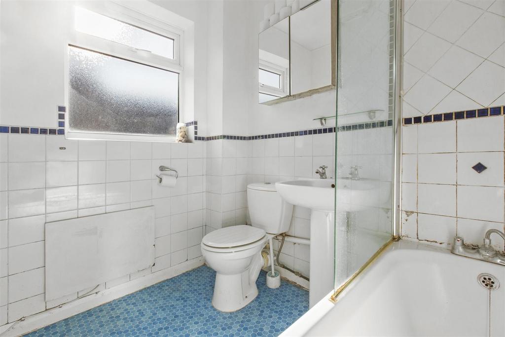 18 A Desborough Park Rd, HP12 3 BQ-7.jpg