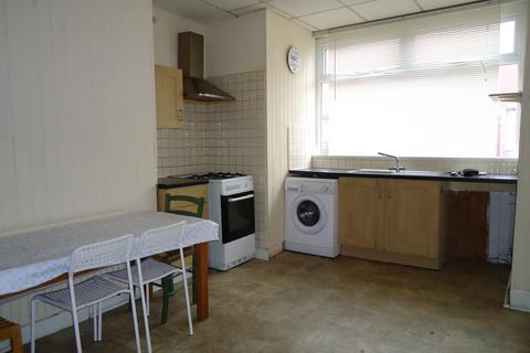 4 bedroom terraced house for sale, Cross Flatts Drive, Leeds LS11
