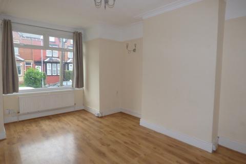 4 bedroom terraced house for sale, Cross Flatts Drive, Leeds LS11