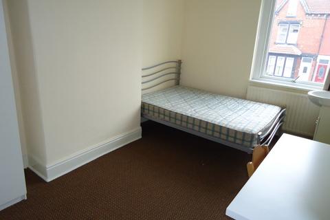 4 bedroom terraced house for sale, Cross Flatts Drive, Leeds LS11
