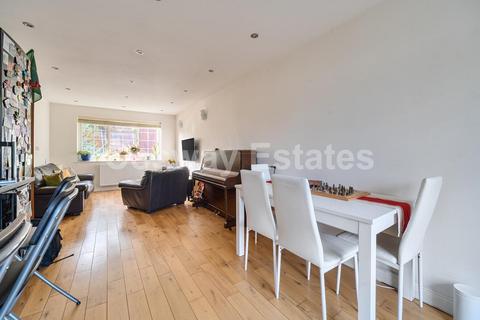 4 bedroom house for sale, Moorlands Avenue, Mill Hill, NW7
