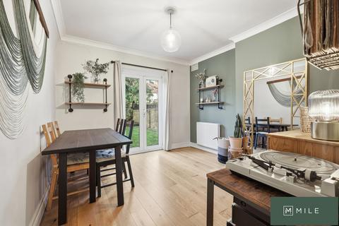 2 bedroom ground floor flat for sale, Clifford Gardens, London NW10