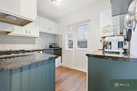 2 bedroom ground floor flat for sale, Clifford Gardens, London NW10