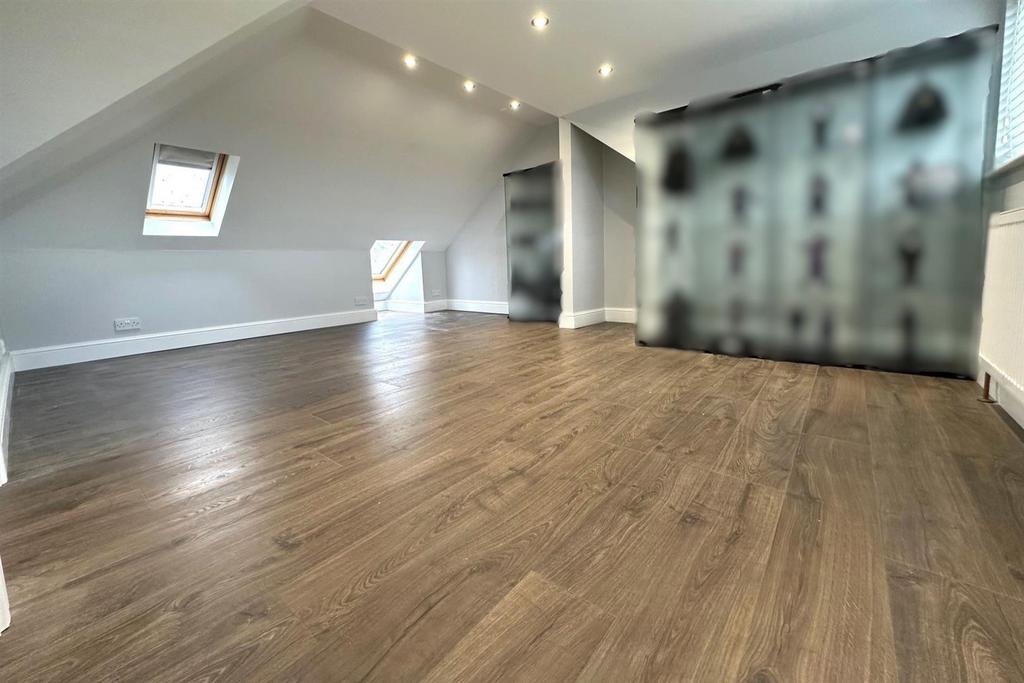 BEDROOM 1 - Loft (pic 2)