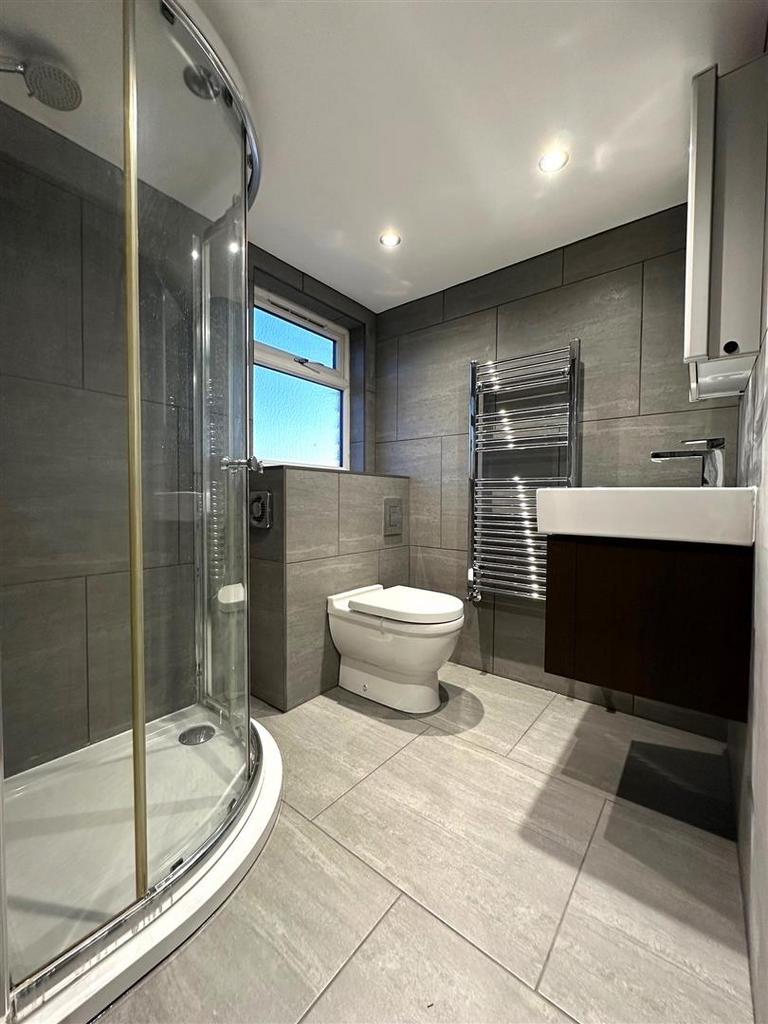 ENSUITE SHOWER ROOM - Loft