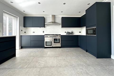 4 bedroom semi-detached house for sale, Hamilton Road, Cockfosters, EN4