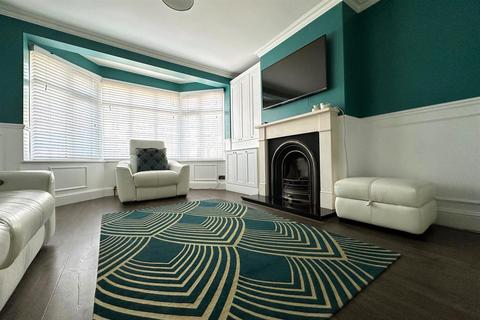 4 bedroom semi-detached house for sale, Hamilton Road, Cockfosters, EN4