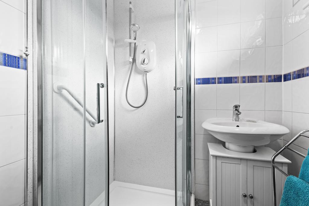 Shower room 2