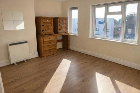 4 bedroom apartment to rent, Uxbridge Road, Uxbridge UB10