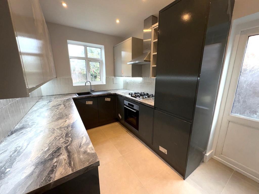 28 Howberry Road Kitchen