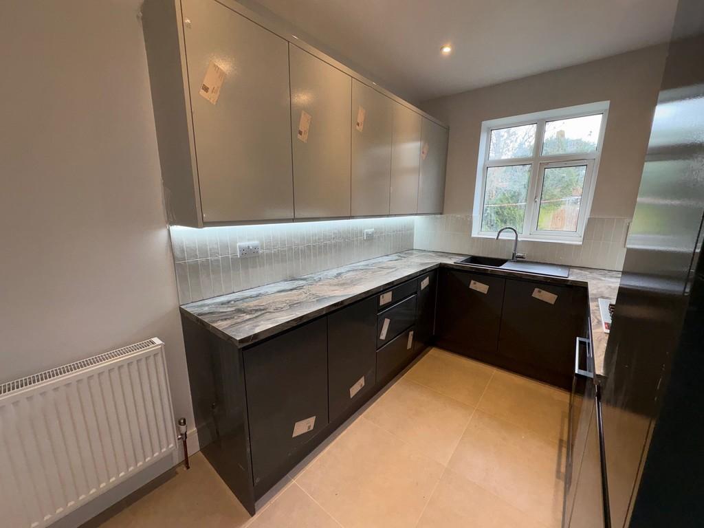 28 Howberry Road Kitchen2