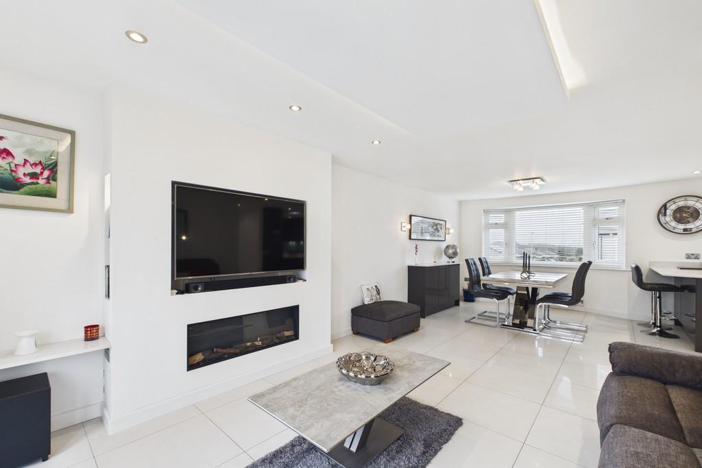 Living/dining area