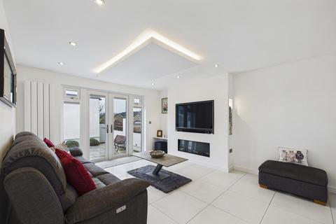 2 bedroom semi-detached bungalow for sale, 67 Silver Howe Close, Kendal, Cumbria, La9 7NW