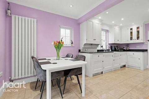 3 bedroom semi-detached house for sale, Walton Road, Clacton-On-Sea