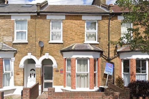 3 bedroom terraced house to rent, Selkirk Road, London SW17