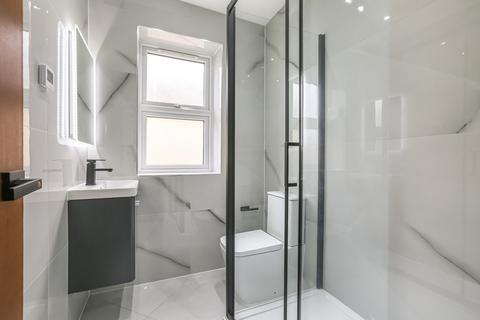 4 bedroom apartment to rent, Grosvenor Avenue, Carshalton SM5