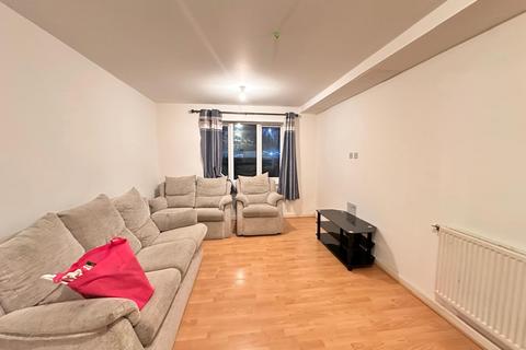 2 bedroom flat to rent, 99 Varcoe Gardens, Hayes UB3