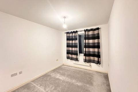 2 bedroom flat to rent, 99 Varcoe Gardens, Hayes UB3