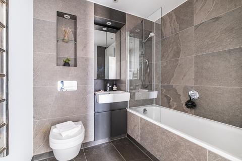 3 bedroom flat to rent, Watteau Square Croydon CR0