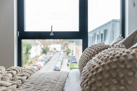 3 bedroom flat to rent, Watteau Square Croydon CR0