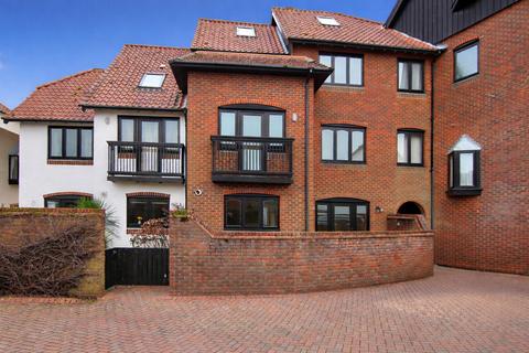 3 bedroom apartment for sale, Endeavour Way, Hythe, Southampton