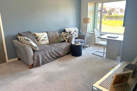 2 bedroom ground floor maisonette to rent, Silverdale Court, Clacton On Sea CO15