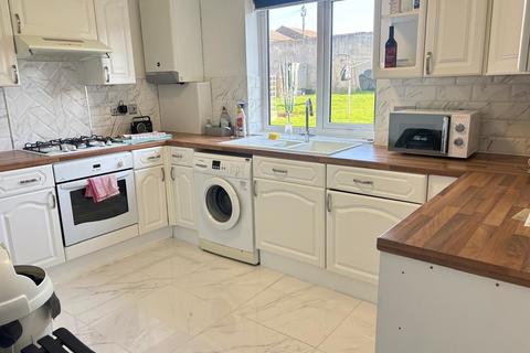 2 bedroom ground floor maisonette to rent, Silverdale Court, Clacton On Sea CO15