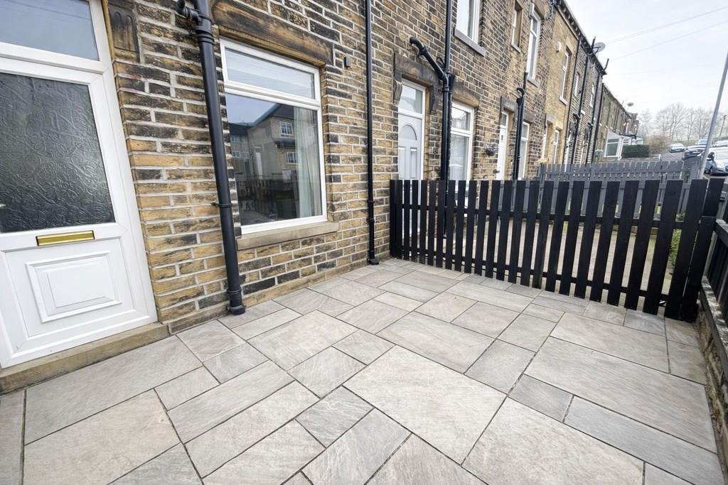 Front garden]