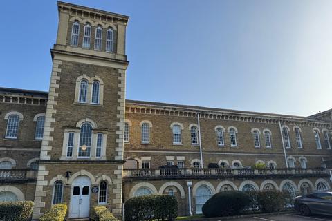 2 bedroom apartment to rent, Royal Drive, London N11