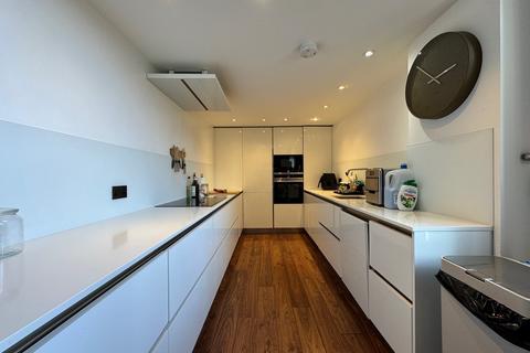 2 bedroom apartment to rent, Royal Drive, London N11