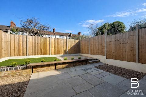 2 bedroom apartment to rent, Elmhurst Avenue, Mitcham