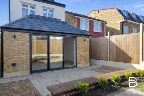 2 bedroom apartment to rent, Elmhurst Avenue, Mitcham