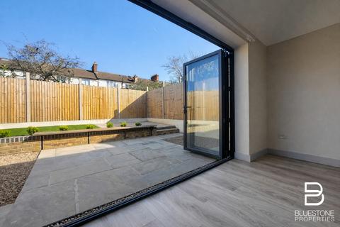 2 bedroom apartment to rent, Elmhurst Avenue, Mitcham