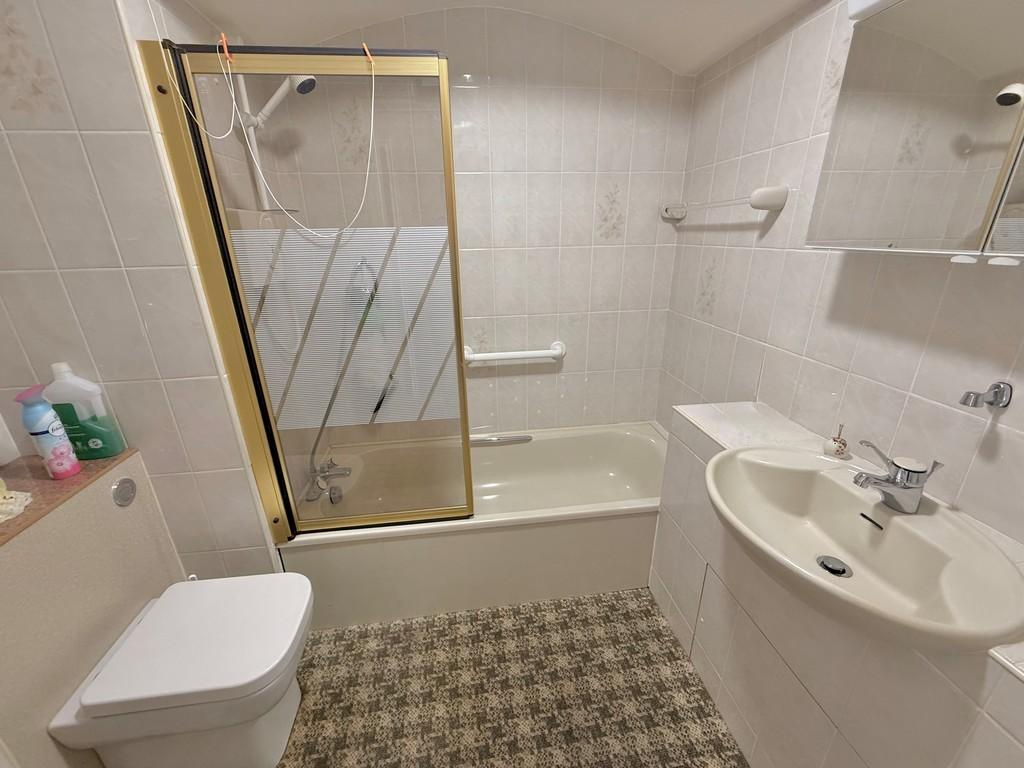22 The leas Bathroom