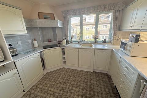 2 bedroom flat for sale, The Leas, Rustington