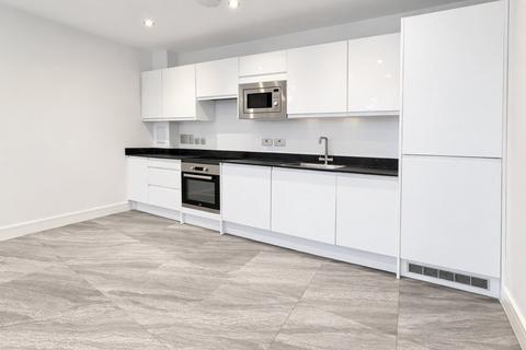 3 bedroom flat to rent, Eastbury Road, Watford