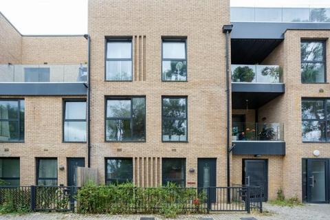 3 bedroom flat to rent, Eastbury Road, Watford